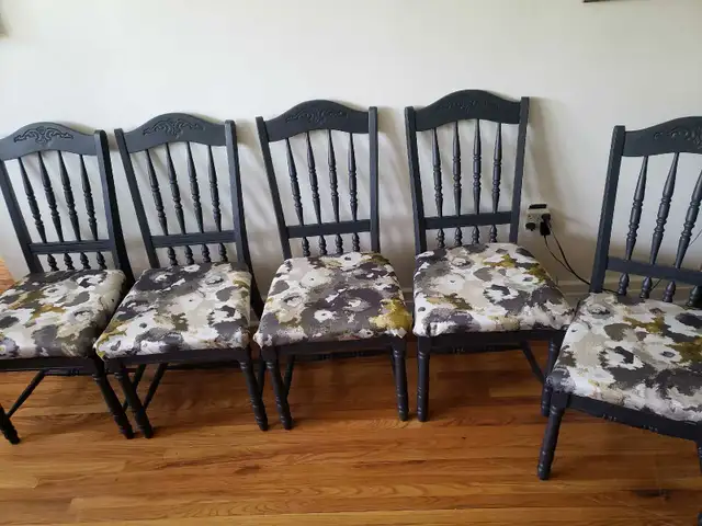 Beautiful Refinished Solid Wood Antique Dining Chairs - Set of 5 in Dining Tables & Sets in Kingston - Image 7
