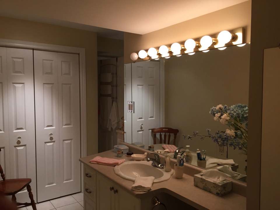 Spacious 2BR Walkout Basement Apartment Prime Location Newmarket 5