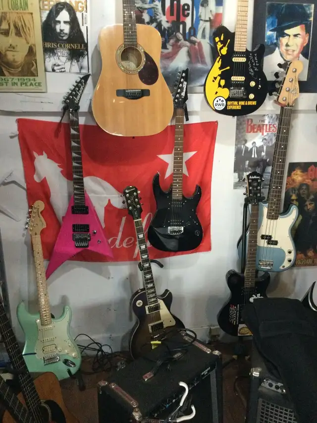 GUITARS-fender-gibson—-AMPS-118 PAWN-5821--1 18AVE—— in Guitars in Edmonton - Image 8