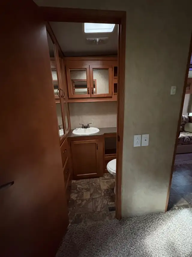 Reduced 2012 Canyon Trail 5th wheel trailer in Travel Trailers & Campers in Cranbrook - Image 8