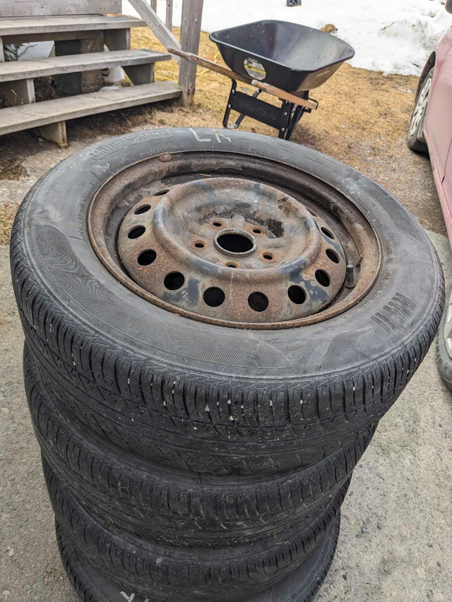 215/60/16,all season rim n tire, excellent condition  in Tires & Rims in St. John's - Image 2