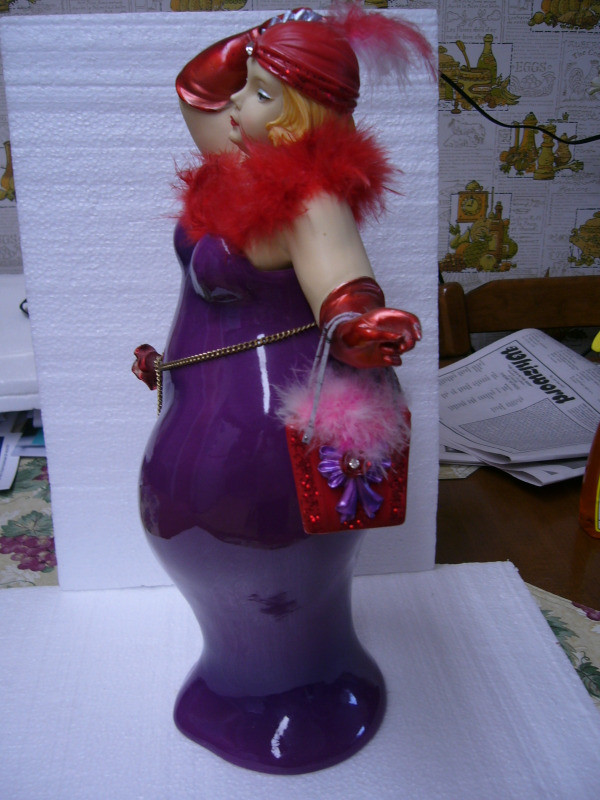 Rare Red Hat Society Lady Figurine in Arts & Collectibles in Dartmouth - Image 4