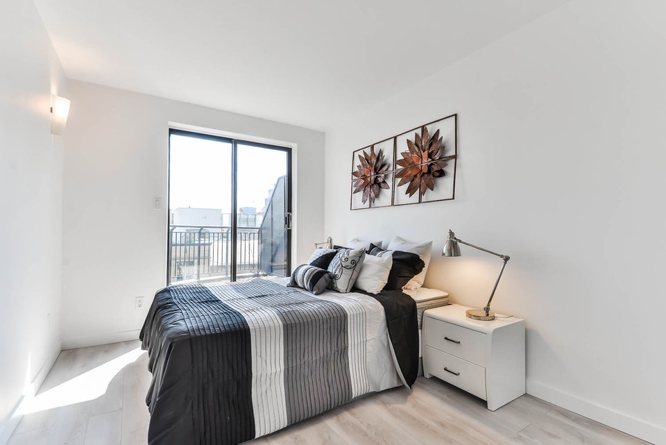 Downtown 2 Story Townhouse Condo (+1000sqft) Yonge & King 4