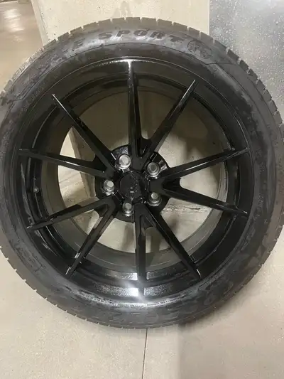 Run flat Goodyear All Season Eagle Sport Tire with Rim Size: 225/50R18 M + S // All Season Tire Blac...