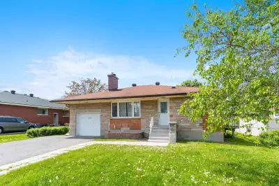 6 Bedroom Home with secondary entrance in prime location