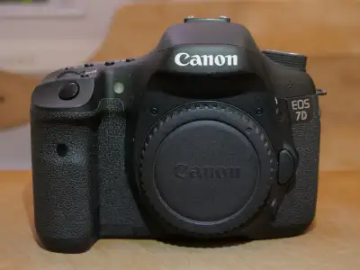Canon 7D camera. Fully functional. Never dropped or kicked. Shutter count is 28,111. Comes with; Can...