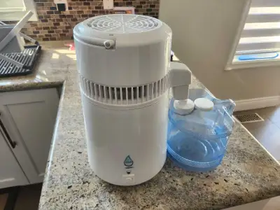This is a Mophorn 4L water distiller, perfect for creating pure, clean water right in your home. Thi...