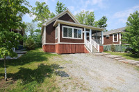 Beautiful cottage in Cherry Valley right in Prince Edward County
