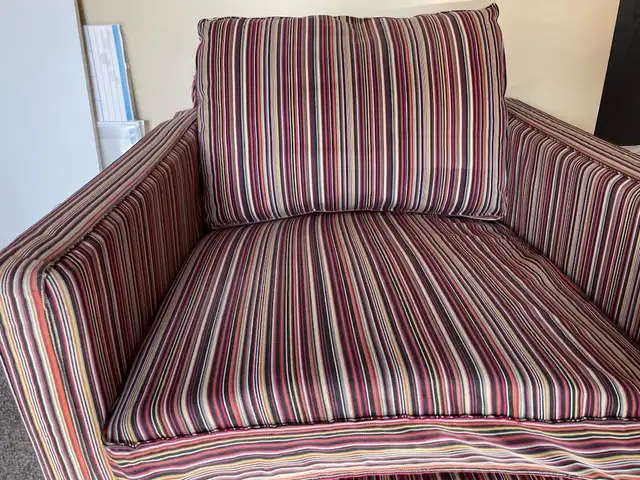 Chair with removable/machine washable cover in Chairs & Recliners in Kingston - Image 2