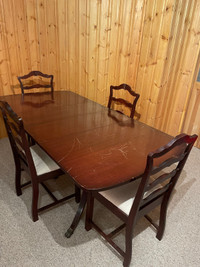 Solid Wood Dining Table and 4 Chairs — Adjustable Size Table 