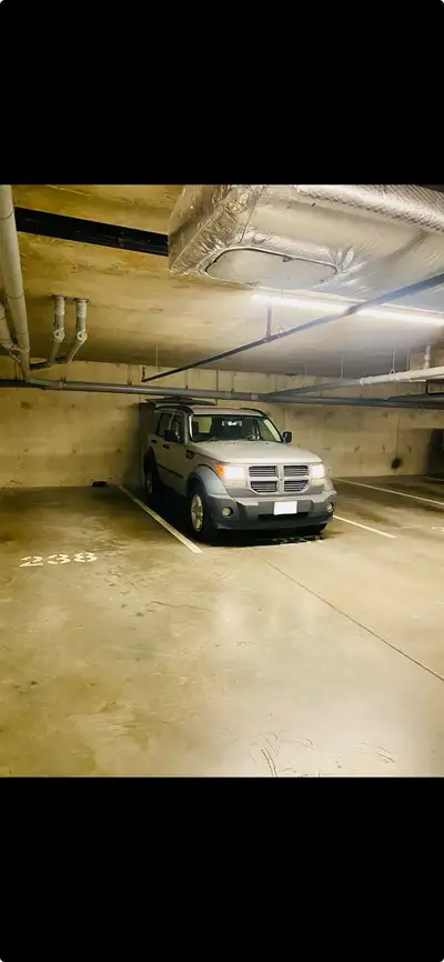 2007 Dodge Nitro 6 speed ** Manual Transmission ** as is - fun V6 4x4 with towing power windows and...