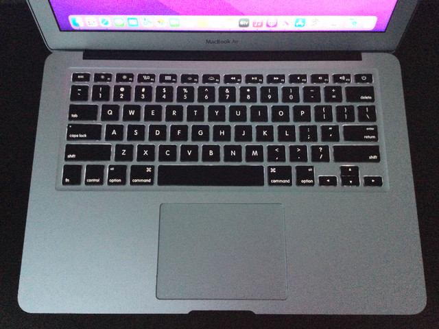 Apple MacBook Air 13” Monterey 8GB Laptop Mac Excellent conditio in Laptops in Saskatoon - Image 2