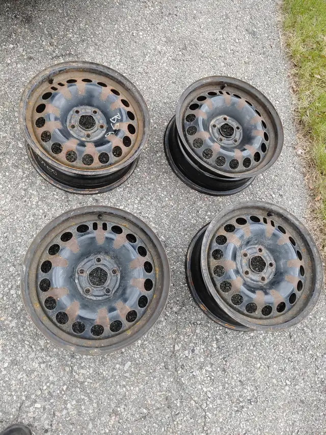 4 16 inch steel rims GM oem in Tires & Rims in Oshawa / Durham Region - Image 2