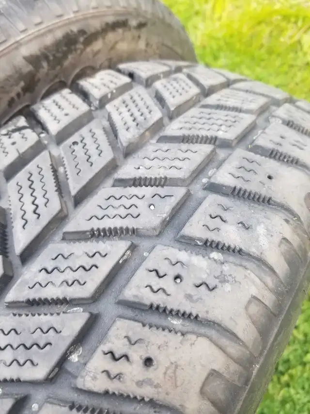 205 75 15 Like New Snow Winter tires  in Tires & Rims in Oshawa / Durham Region - Image 6
