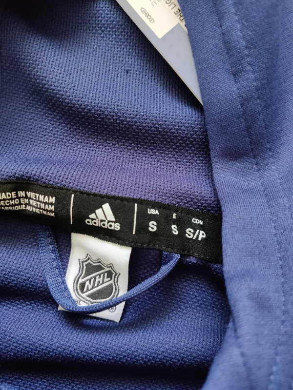 Toronto Maple Leafs Adidas Under the Lights Pullover dans Hommes  à Kitchener / Waterloo - Image 2