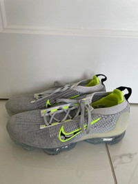 Brand new men's Nike Air Vapormax Flyknit running shoes size 8.5