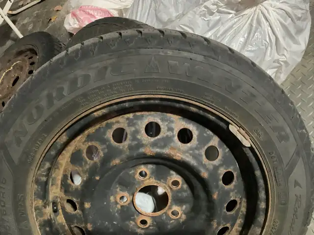 4 winter tires w rims 205/60 R16 in Tires & Rims in Ottawa - Image 3