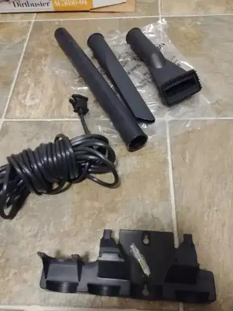 Black And Decker Dirtbuster AC5050-04 in Vacuums in Winnipeg - Image 4