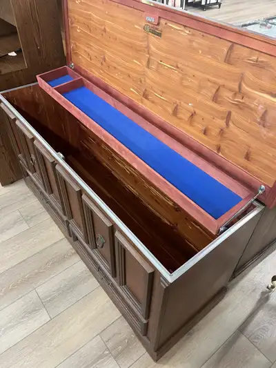A Lane cedar chest is a beautiful and functional piece, perfect for storing blankets, linens, or out...