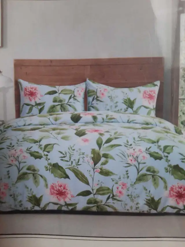 Ens.douillette neuf pour grand lit in Bedding in Gatineau - Image 2