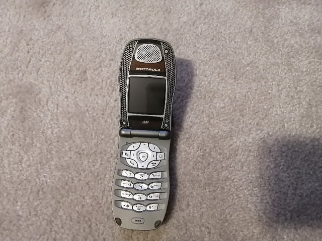 Motorla StarTac Flip Phone i833 Metal Finish - Like New in Cell Phones in Markham / York Region - Image 3