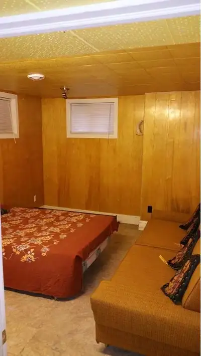 Pembina Hwy! One room in basement is available for rent. Other room is occupied by a female student...