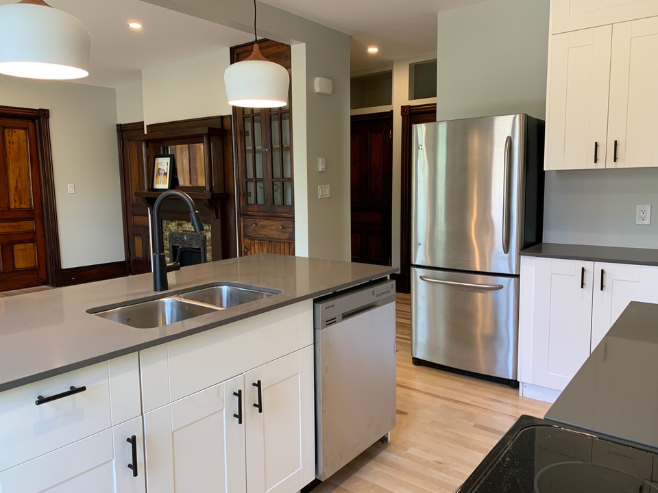 Bright Downtown One Bedroom Apartment 2