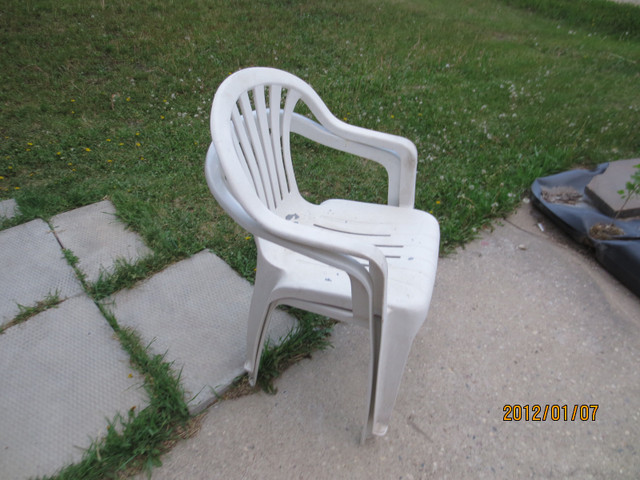plastic lawn patio chairs in Patio & Garden Furniture in Winnipeg - Image 3