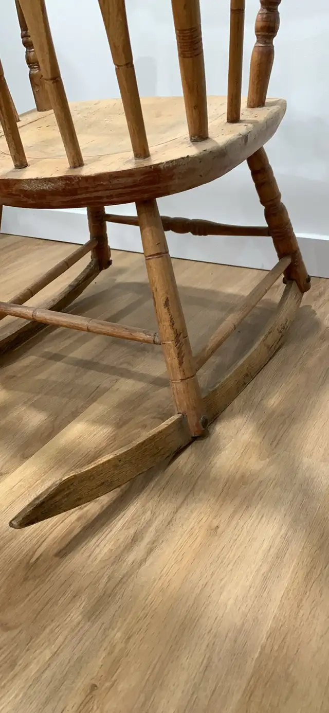 Antique Arrowback Windsor Rocking Chair Boston Rocker Primitive in Chairs & Recliners in Ottawa - Image 6