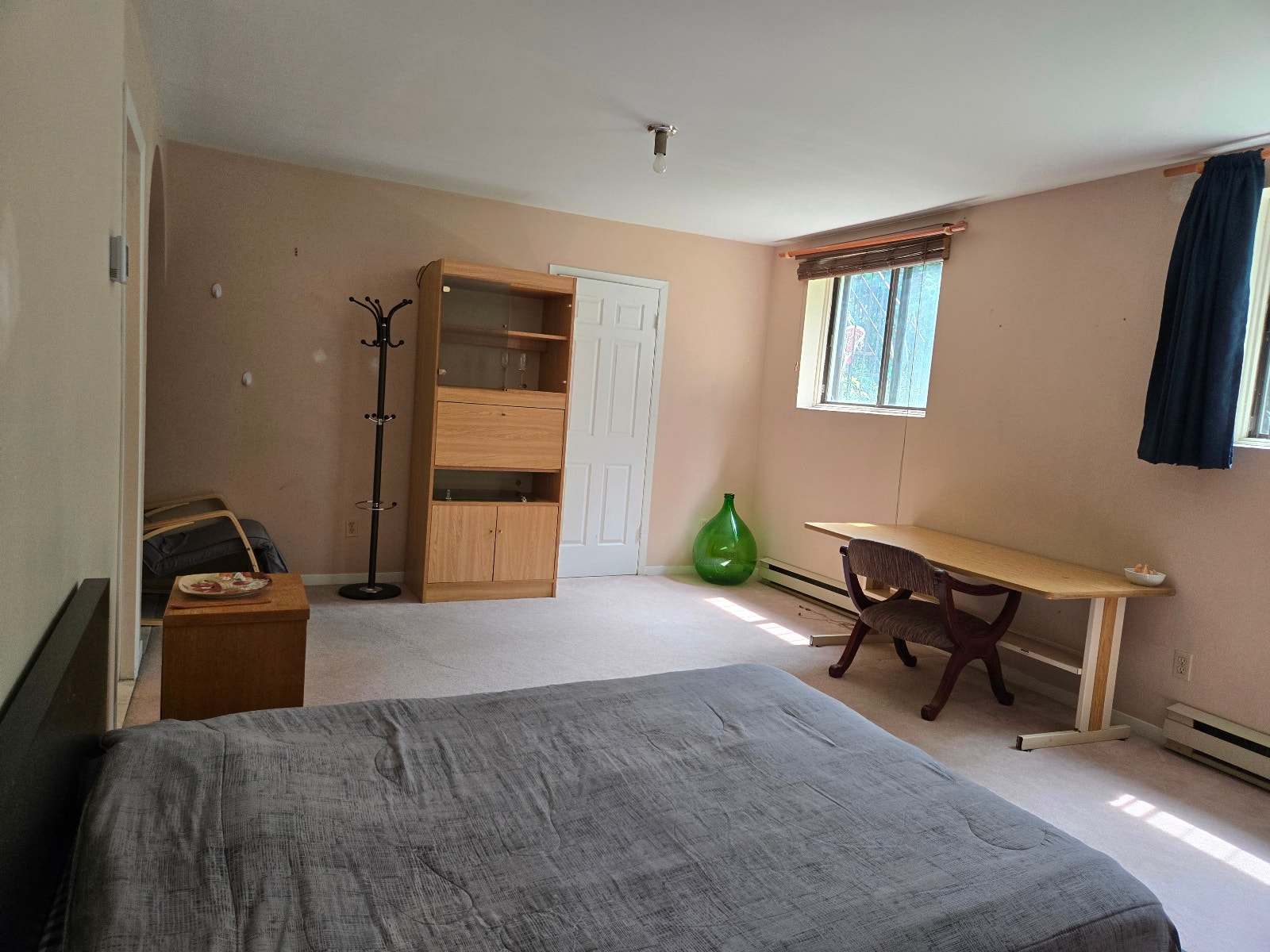 TRÈS GRANDE CHAMBRE + WC PRIVÉ – AHUNTSIC – MÉTRO CRÉMAZIE — photo 1