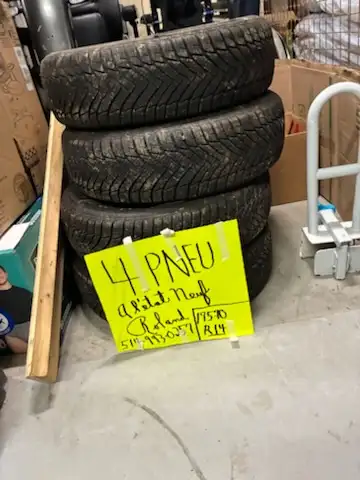 Pneus d'hiver 175/70 R14. Utilisé un hiver seulement. Presque neuf. Etait sur Hyundai Accent. Roland...