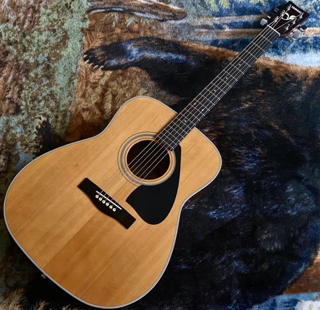 Yamaha FG-420 Acoustic w/ Hardshell Case  in Guitars in City of Toronto