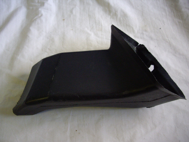 1980-81 turbo trans am oem lower breather fresh air duct end in Engine & Engine Parts in Winnipeg