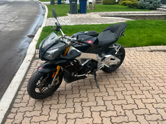 2013 Aprilia Tuono V4 APRC in Sport Bikes in City of Montréal - Image 7
