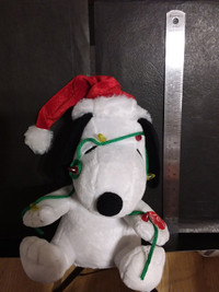 SNOOPY  PELUCHE  MUSICALE  LUMINEUSE ET QUI BOUGE