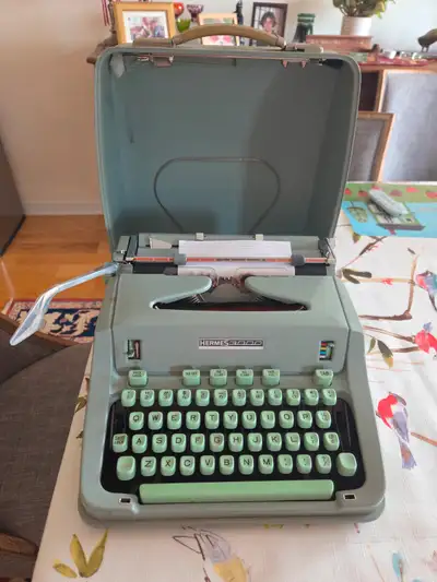 Vintage typewriter dactylo Hermes 3000, View more