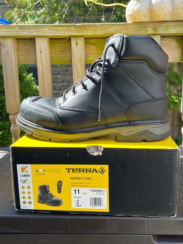 SAFETY BOOTS - Size 11 in Men's Shoes in Oshawa / Durham Region