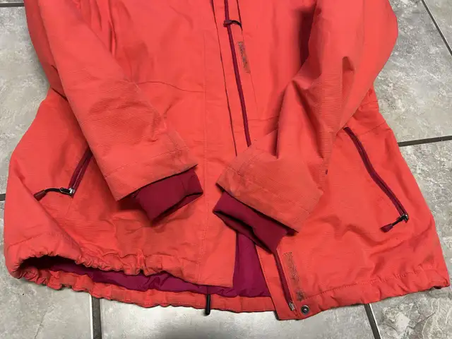 Northface winter jacket L in Women's - Tops & Outerwear in Edmonton - Image 6