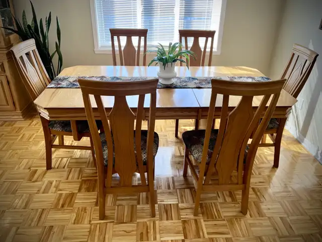 Set de cuisine en bois massif Poitras in Dining Tables & Sets in Longueuil / South Shore - Image 5