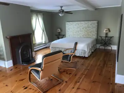 Three rooms available prices from $1100 to $1500. 4 piece ensuite bathrooms. All utilities are inclu...