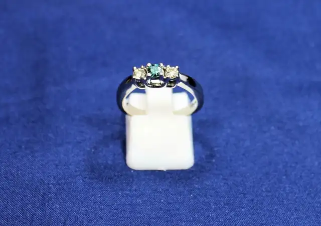 14K Blue and White Diamond Ring, size 7 in Jewellery & Watches in Ottawa - Image 2