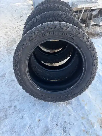 4 pneu mud terrain — venom Power trail Hunter R/T 35 12.50 R 22. 12 plis D’occasion mes encore très...