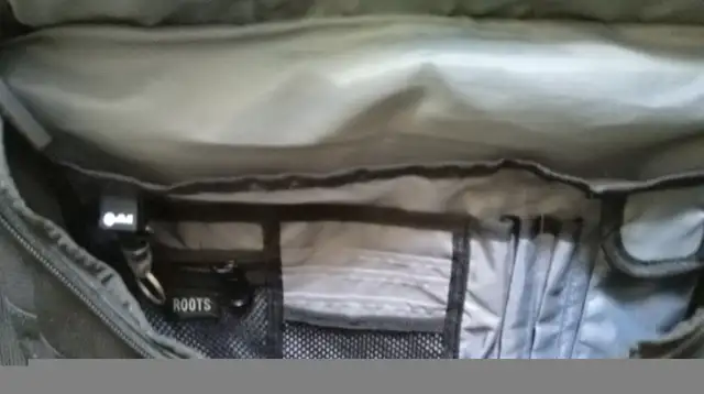 Laptop bag /briefcase, Roots Canada in Laptop Accessories in Oakville / Halton Region - Image 10