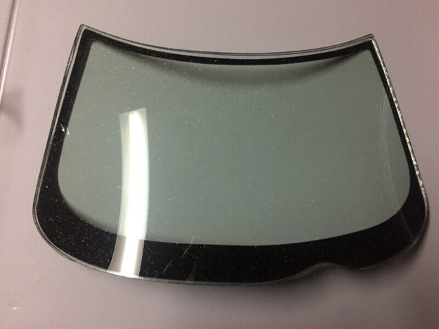 WINDSHIELD.....COUNTER DISPLAY WINDSHIELD SAMPLE in Other Parts & Accessories in Hamilton - Image 2