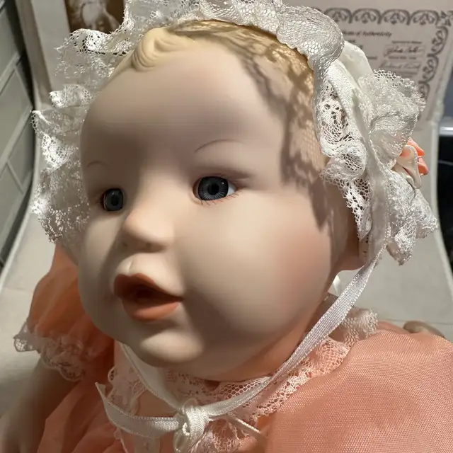 baby Heather with original pillow and certificate. in Arts & Collectibles in Oshawa / Durham Region - Image 7