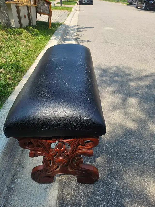 Hand-Carved Wood Bench with cushioned Leather Uph