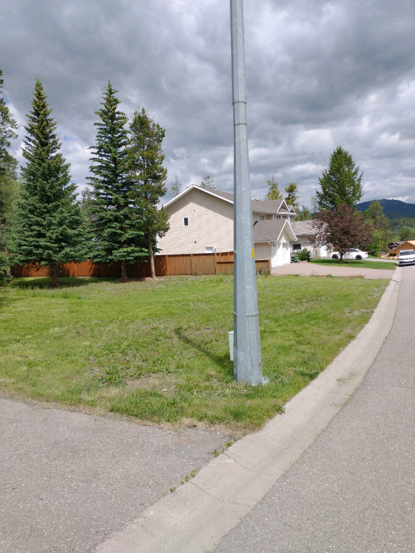 Large lot in Blairmore Alberta in Land for Sale in Lethbridge - Image 2