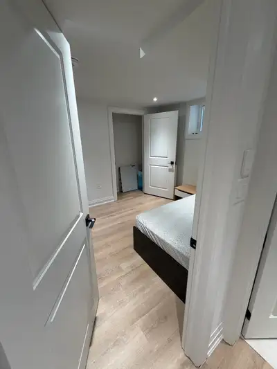 Nice and clean room for rent close to Yorkdale mall, no parking included. All services included.