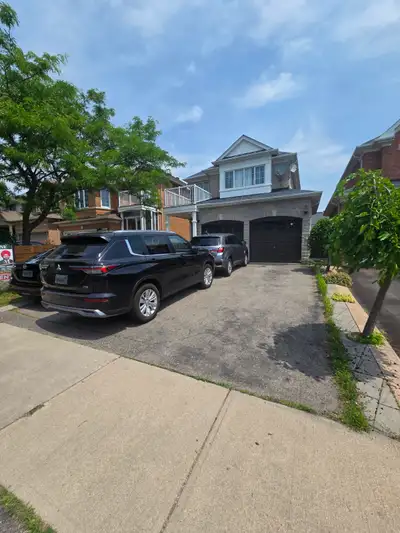Newly Renovated Basement Room for Rent in Brampton with side entrance Near Chinguacausy /Williams pa...