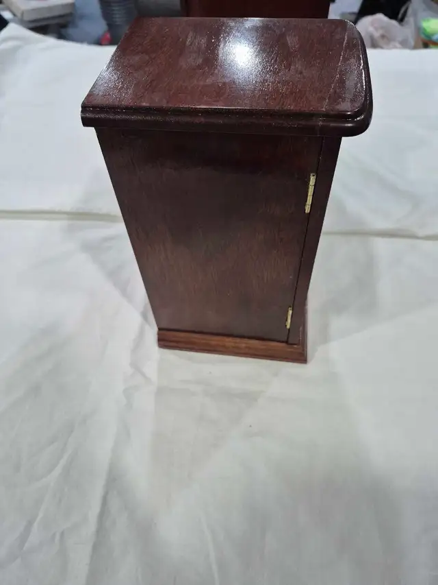 Vintage Style Wooden Jewelry Armoire Cabinet w/ Drawers & Neckl in Home Décor & Accents in City of Toronto - Image 3